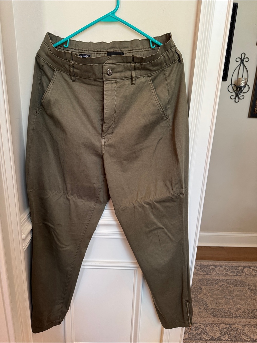 White House Black Market Olive Green Cropped Pants